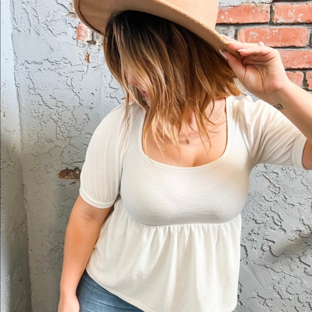 GIlli Scoop Neck Top
